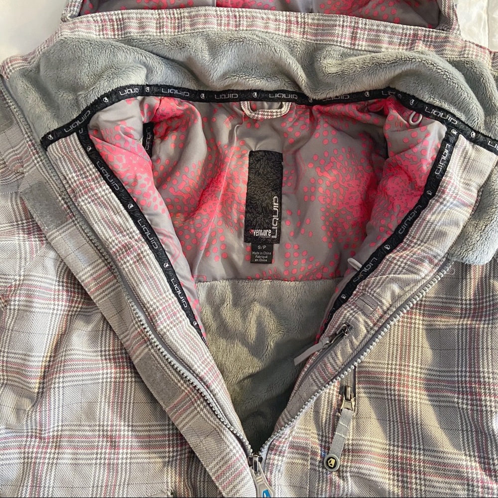 Snow Jacket - Picture 3 of 6